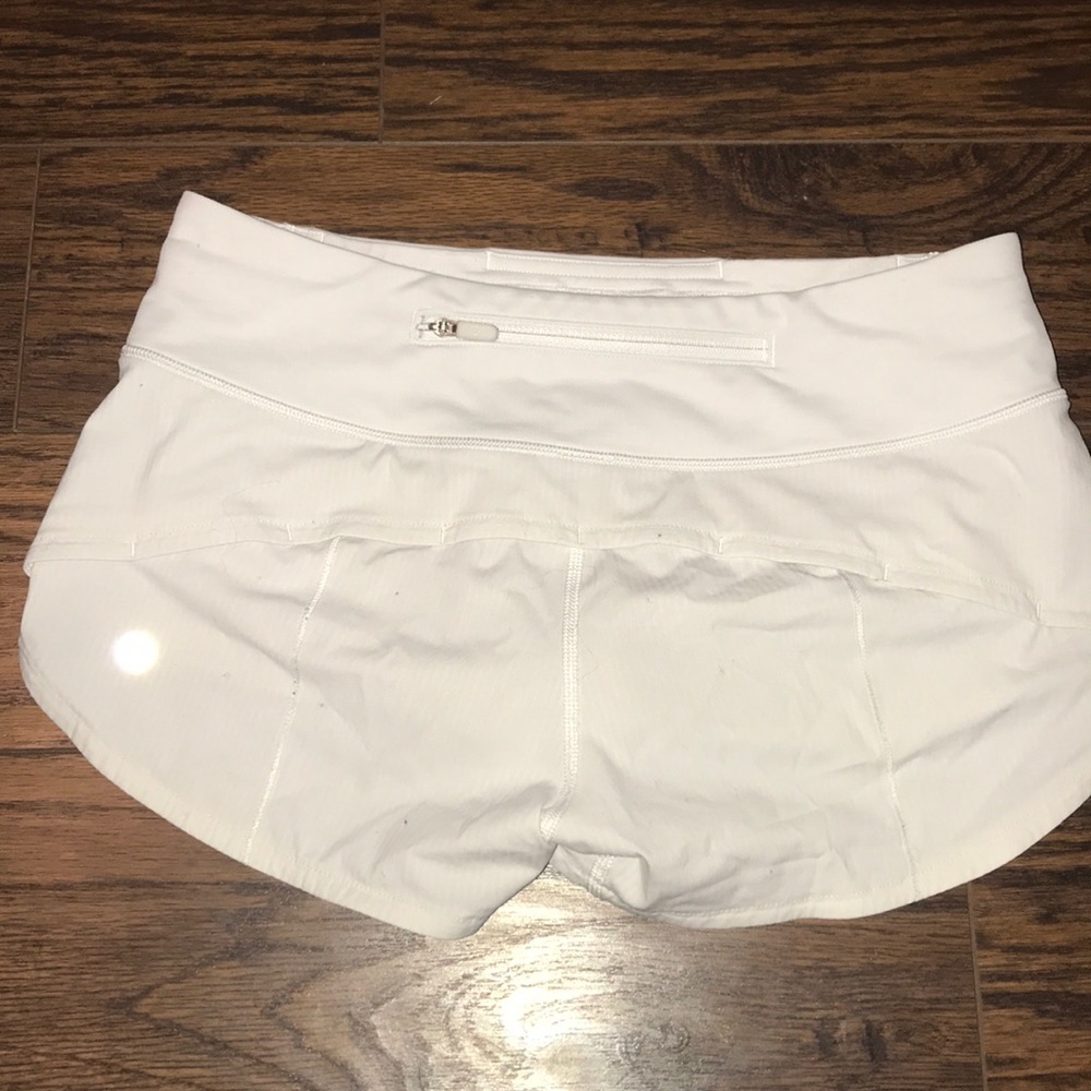 White women’s size 2 speed up lululemon shorts